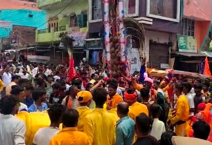 Annual fair of Gogaji Maharaj | गोगा जी महाराज का वार्षिक मेला: फर्रुखाबाद में 90 निशानों के साथ निकली भव्य यात्रा, 200 साल पुरानी परंपरा – Farrukhabad News