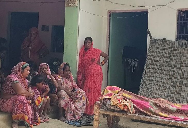 Homeguard committed suicide in Basti | बस्ती में होमगार्ड ने की आत्महत्या: यातायात विभाग में तैनात जवान ने घर में लगाया फंदा, तीन बच्चों का था पिता – Rudhauli (Basti) News