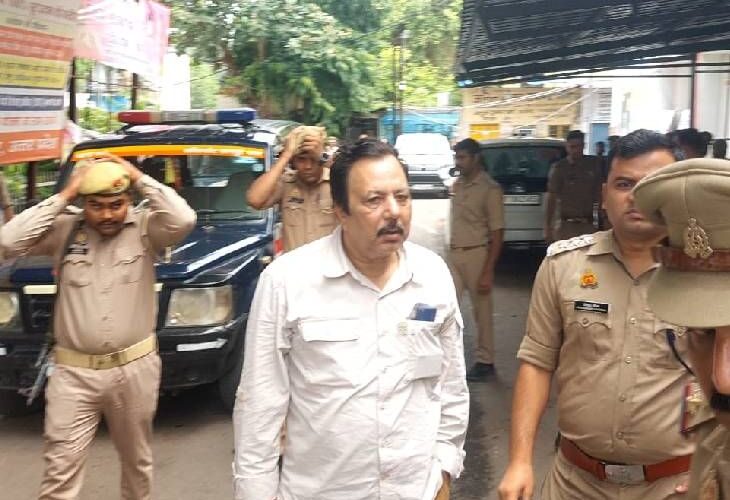 Second FIR against Akhilesh Dubey in Kanpur in 24 hours, now FIR against Akhilesh Dubey for extorting 2.50 crores by filing a false rape case against a hotel owner, Akhilesh Dubey gang used to get false rape cases registered through minors for extortion and blackmailing | SIT के सामने रेप के 54 झूठे मामले सामने आए: होटल मालिक पर भी झूठा रेप केस दर्ज कराकर दुबे ने वसूले थे 2.50 करोड़, अब दो साल बाद दर्ज हुई FIR – Kanpur News