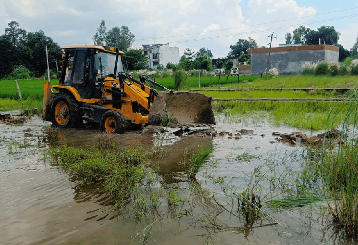 lucknow development authority bulldozer runs on illegal construction | अवैध निर्माण पर चला LDA का बुलडोजर: चिनहट, गोसाईंगंज और पारा में 6 अवैध प्लाटिंग ध्वस्त – Lucknow News