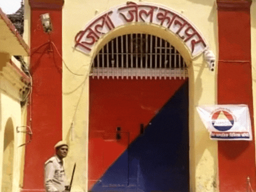 Uttar Pradesh Big Breaking News Updates | 9 August 2025 | Today Live News Updates | Agra Lucknow Kanpur Varanasi Prayagraj Meerut Ayodhya: यूपी की आज की बड़ी खबरें लाइव | यूपी की बड़ी खबरें-: कानपुर जेल से देर रात बंदी फरार, बंदी कहां से भागा नहीं लगा सुराग, 150 CCTV खंगाले – Uttar Pradesh News