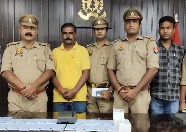 Accused of students’ government mobile scam arrested in Varanasi | वाराणसी में सरकारी मोबाइल घोटाले का आरोपी गिरफ्तार: कौशल विकास मिशन में वितरण को आए थे स्मार्ट फोन, 48 मोबाइल लेकर भागा था आरोपी – Varanasi News