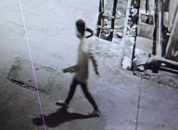 The accused who came for treatment in Agra escaped by breaking the handcuffs, two jail wardens kept sleeping, the information was received after one hour when they woke up, FIR registered | आगरा में इलाज को आया आरोपी हथकड़ी खोल भागा: दो जेल वार्डन सोते रहे, एक घंटे बाद आंख खुलने पर हुई जानकारी, एफआईआर दर्ज – Agra News