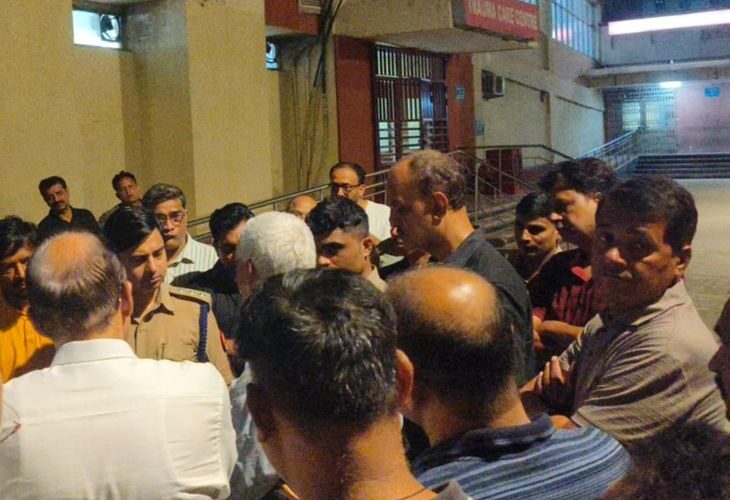 Sunbeam teacher killed by hitting with bricks in Varanasi | वाराणसी में सनबीम के शिक्षक की ईंटों से कूंचकर हत्या: गाड़ी खड़े करने के विवाद में सिर पर मारी रॉड, परिजनों का हंगामा-हमलावर फरार – Varanasi News