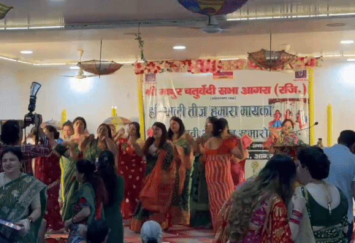 Shri Mathur Chaturvedi Sabha celebrated Teej festival in Agra | आगरा में श्री माथुर चतुर्वेदी सभा ने मनाया तीजोत्सव: आयोजन में महिलाओं ने हरे परिधानों में किया डांस – Agra News